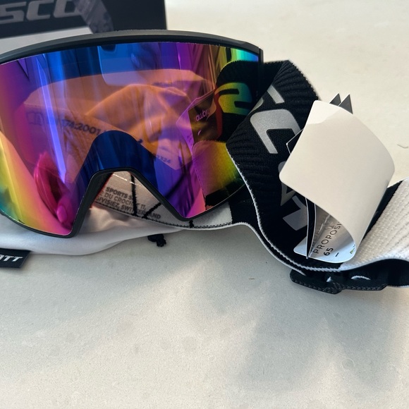 Brand new never worn Scoot Google React - Picture 1 of 5